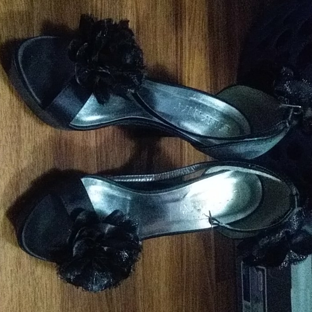 Blach Heels